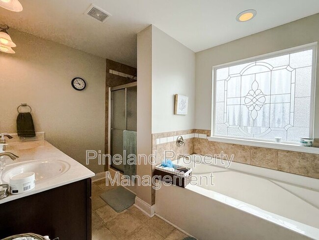 Building Photo - 3935 Standardbred Dr