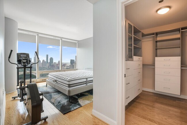 Building Photo - True Luxury Living_2b2b Condo at 340 On The Park