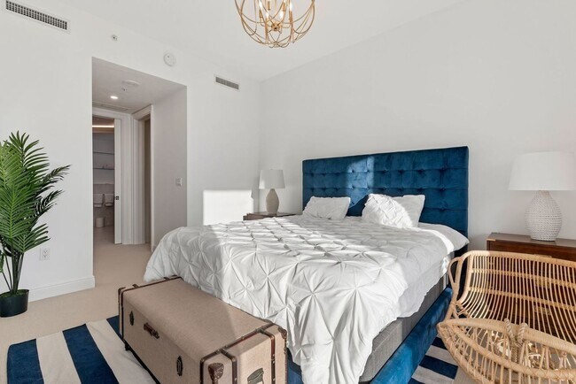 Building Photo - Ultimate Furnished Luxury Rental at the Be...