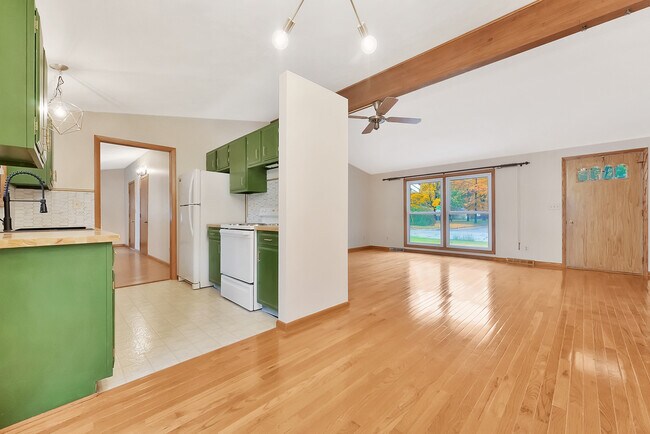 Primary Photo - 1625 E 8th St
