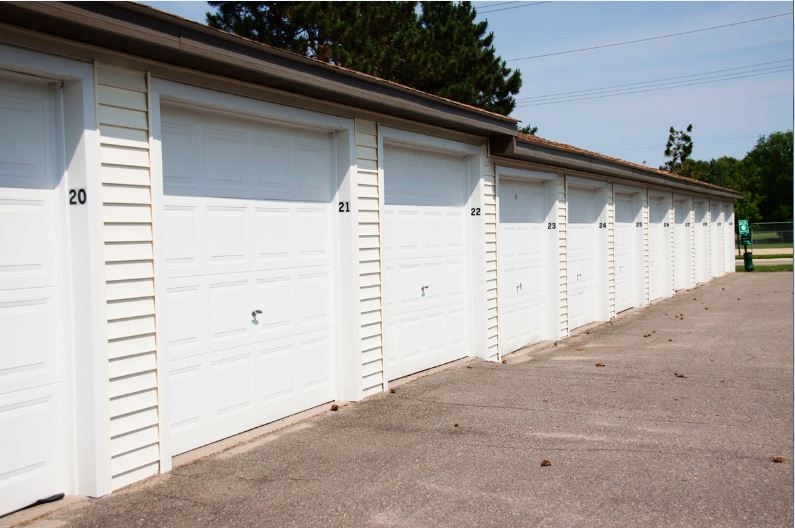 Garages - Norway Pines Apartments