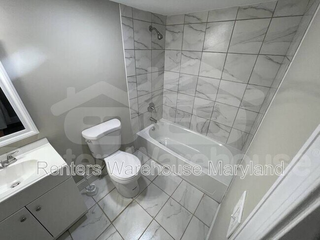 Building Photo - 815 Chauncey Ave