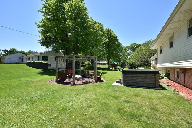 Building Photo - 12475 Elmhurst Pkwy
