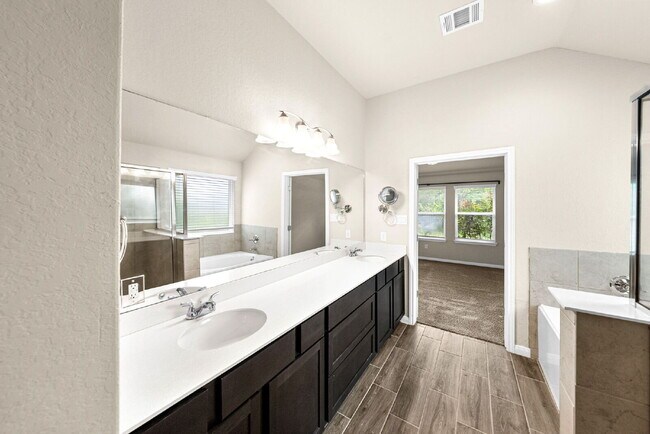 Building Photo - Greenbelt - Cul De Sac - Oversized Homesite