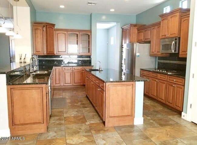 Building Photo - *Stunning Home in Cul-de-sac with 2 Master Suites, one downstairs, one upstairs*
