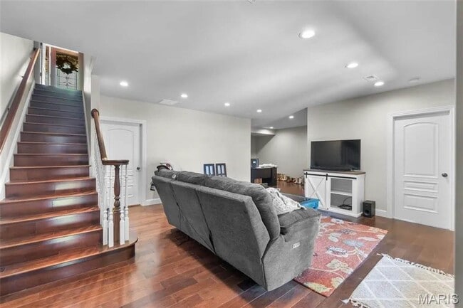 Building Photo - Stunning Custom-Built 4 Bedroom Duplex in East Jackson School District