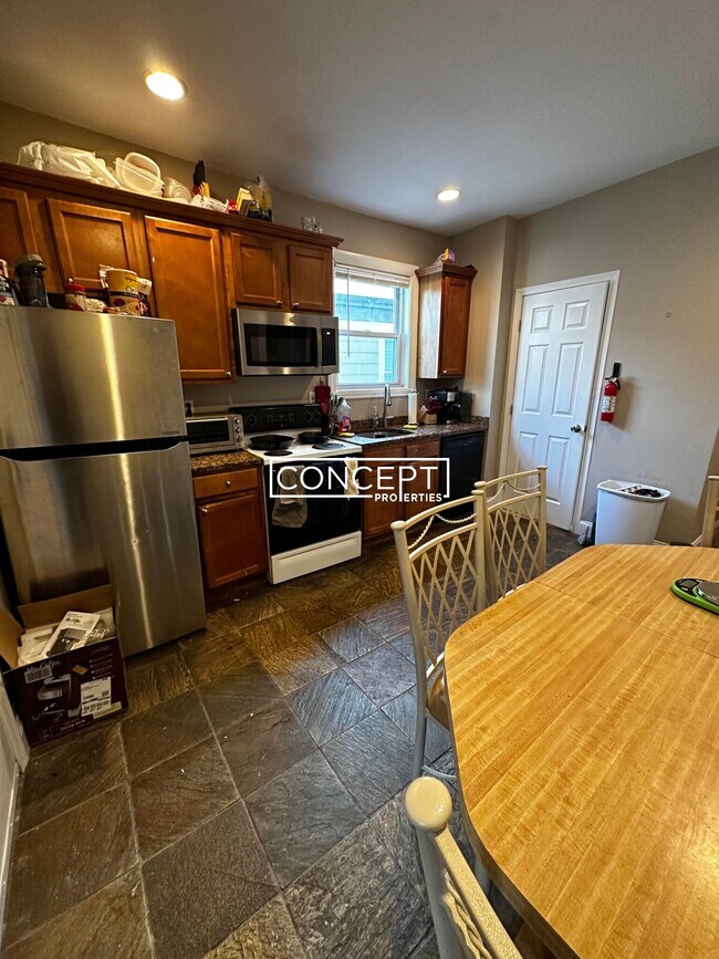 Primary Photo - 47 Hillside St