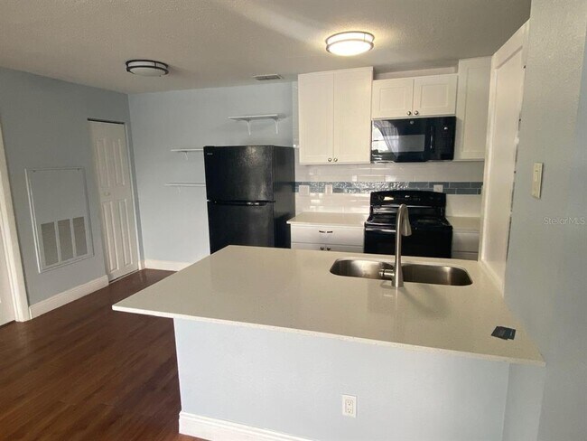 Building Photo - 2612 Grassy Point Dr