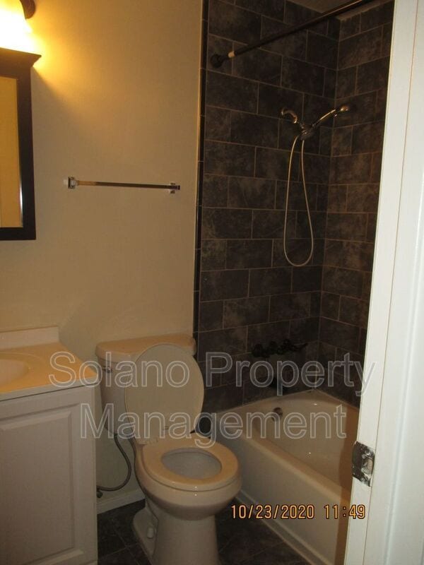 Building Photo - 232 Elwood St