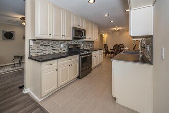 Building Photo - 11038 Waxwing St
