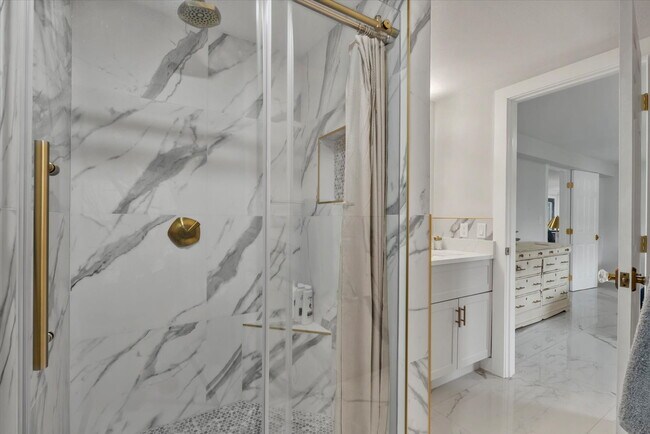 Building Photo - 3-Bedroom Punta Gorda Retreat with Marble Finishes & Stylish Furnishings!"