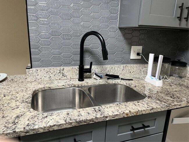 Building Photo - 211 Thorn Tree Place Unit 211