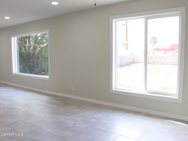 Building Photo - Beautiful 3 bed/2 baths and more for RENT