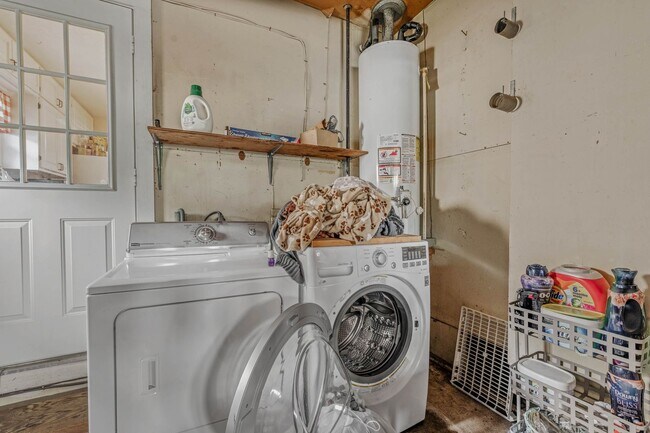 Building Photo - AVAILABLE NOW--- 3 Bed, 1.5 Bath in Eastgate