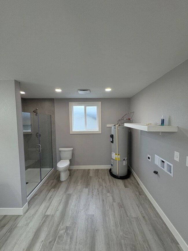 Building Photo - 4 bedroom, 2 bath house located in Downtown Stayton, OR