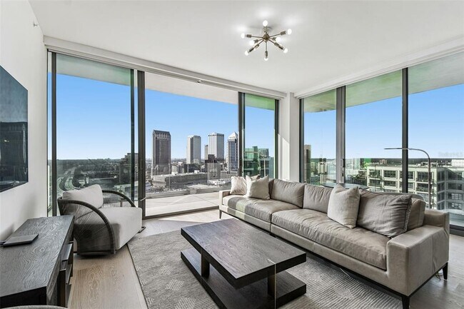 Building Photo - 1000 Water St