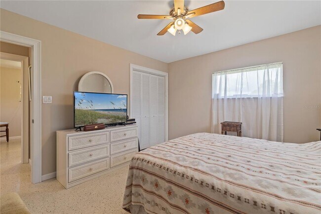 Building Photo - 4020 Palm Dr