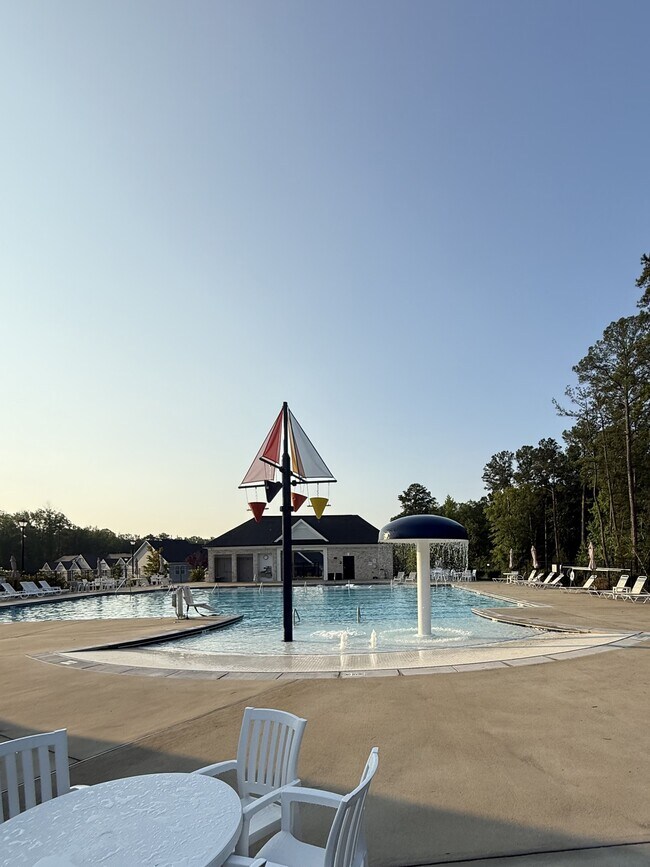 Building Photo - 704 Carraway Garden Dr