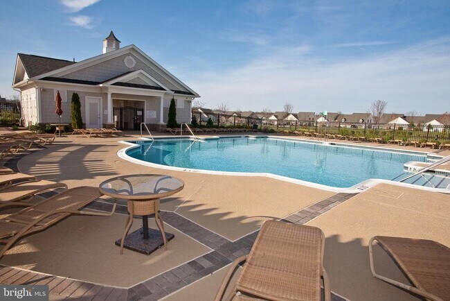 Building Photo - 20667 Golden Ridge Dr
