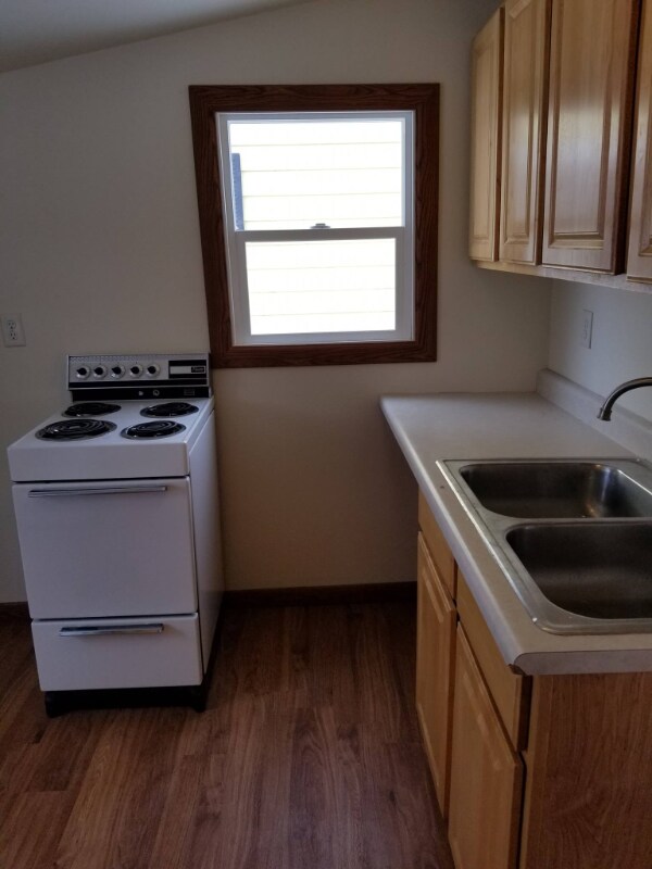 Building Photo - 114 3rd Ave W