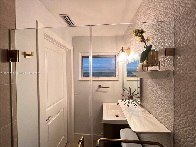 Building Photo - 411 NE 88th St