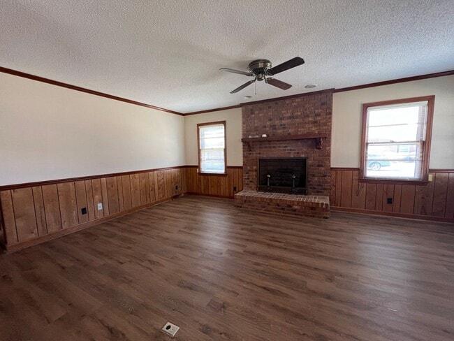 Building Photo - 4948 Plain View Hwy