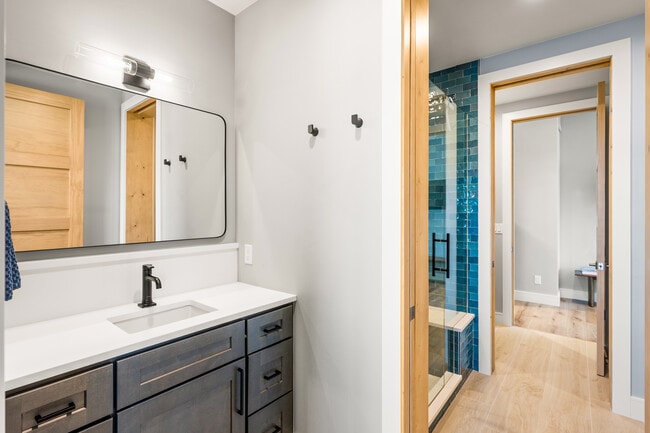 Building Photo - 117 Bowles Dr