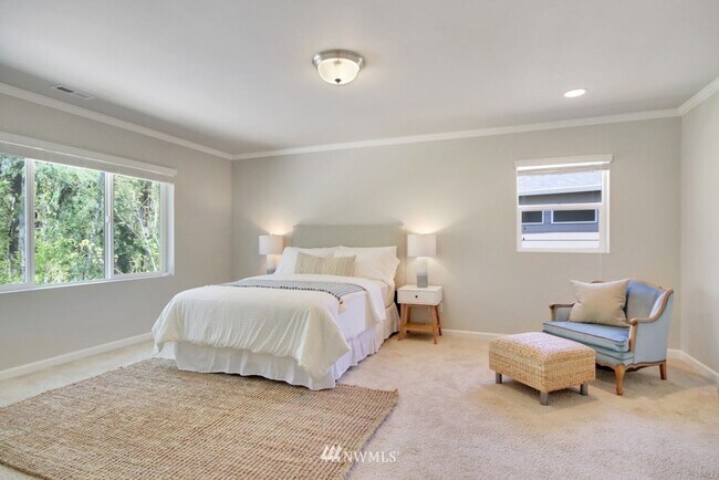 Building Photo - Listed For Rent