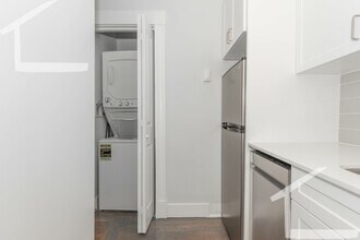 Building Photo - Charming 3 bedroom-No Broker fee