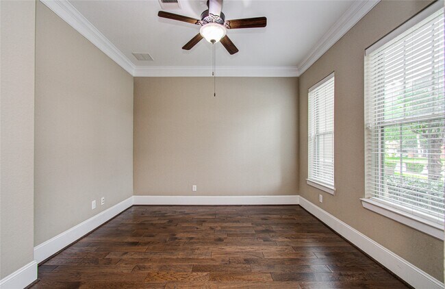 Building Photo - 2403 Orchard Way