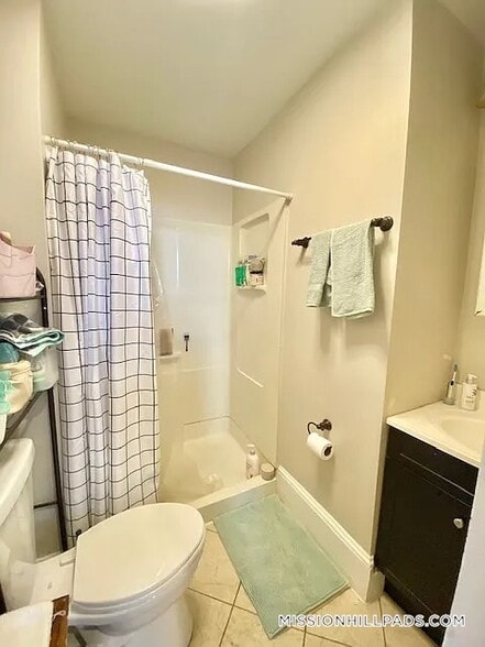 Building Photo - 717 Parker St