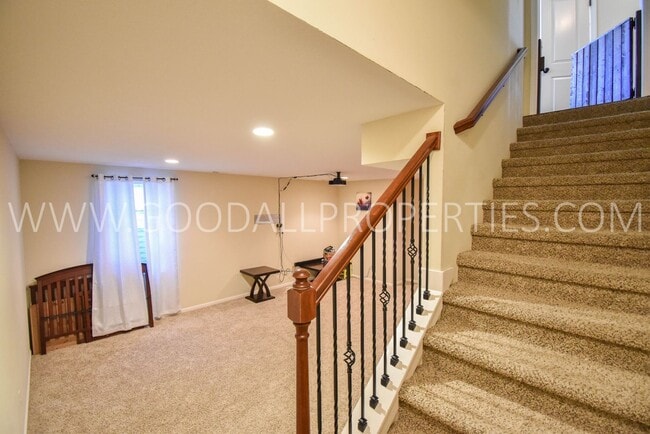 Building Photo - 5 Bedroom Home with Fenced Yard, and 3 Car Garage in Waukee