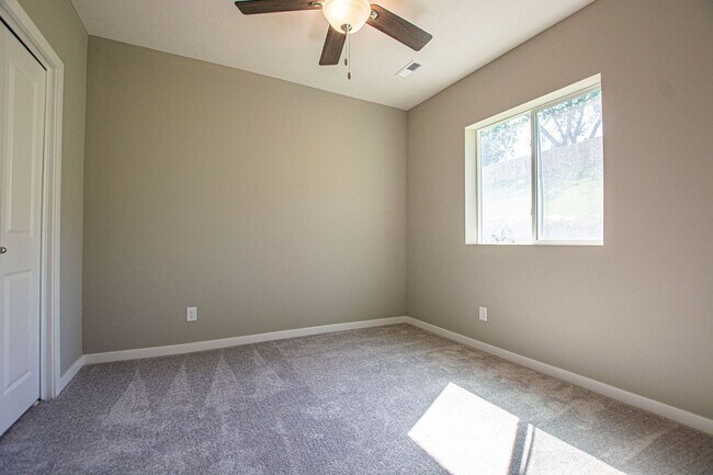 Building Photo - 358-S400 N Allen Street