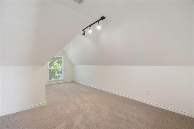 Building Photo - 5833 Victor St