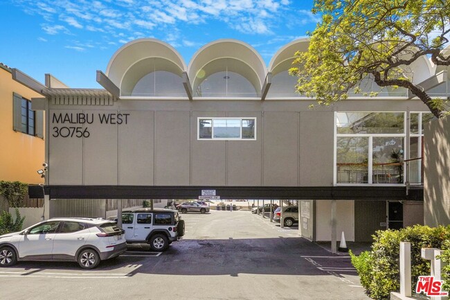 Building Photo - 6216 Paseo Cyn Dr