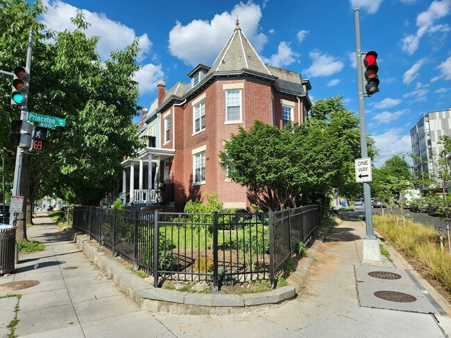 Building Photo - 3647 New Hampshire Ave NW