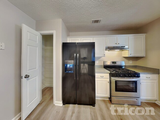 Building Photo - 201 Sandstone Dr