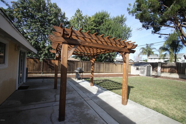 Building Photo - 655 E Avenida De Los Arboles