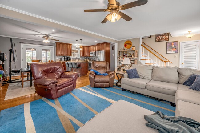 Building Photo - 653 Mt Vernon Dr