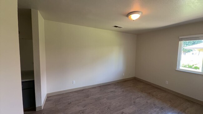Building Photo - 2348 Pinedale Ave