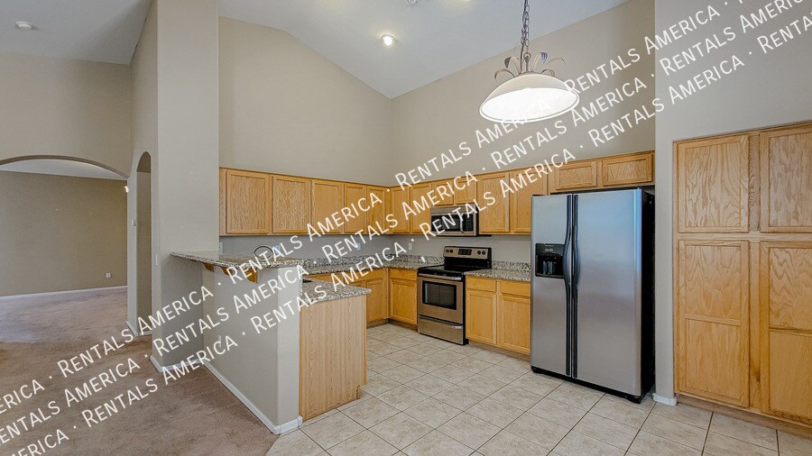 Building Photo - 12512 W Glenrosa Dr