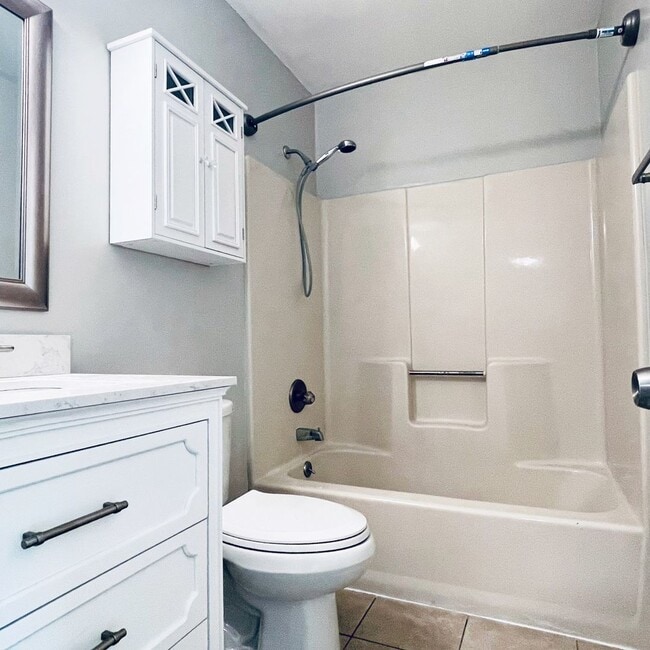 Building Photo - RENOVATED 3bed/2bth Home!