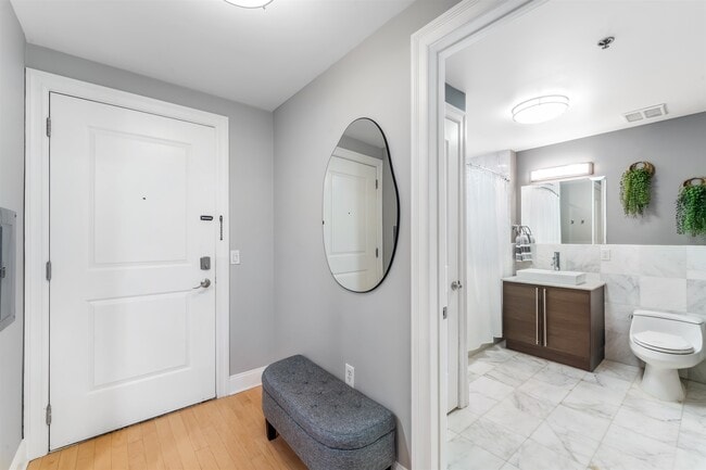 Building Photo - 10 Regent St