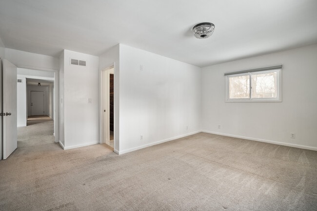 Building Photo - 41831 Glen Arbor St