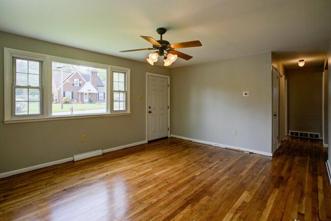 Building Photo - 35 Strasburg Pike