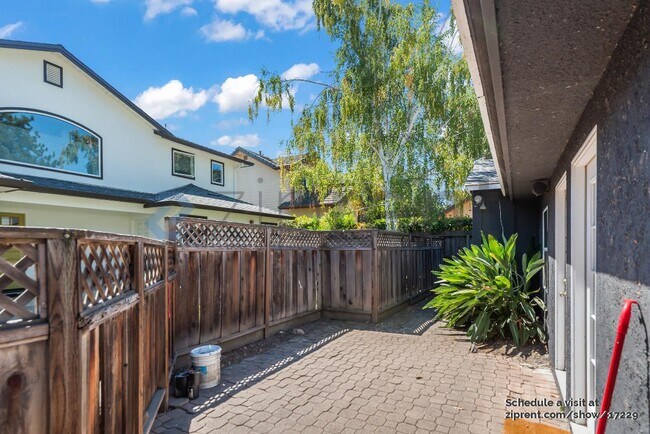 Building Photo - 96 Loyola Ave