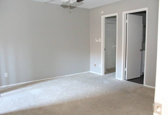 Building Photo - Renovated 2x2 Condo Located in N Phoenix!