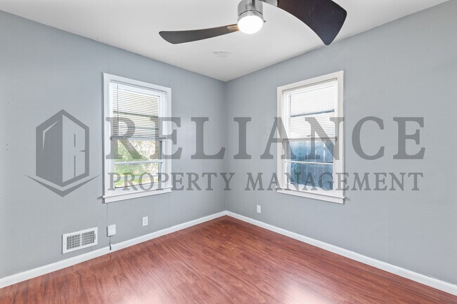 Building Photo - 2210 W Crawford St