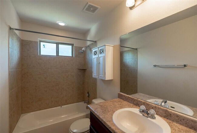 Building Photo - 415 Eagle Brook Ln