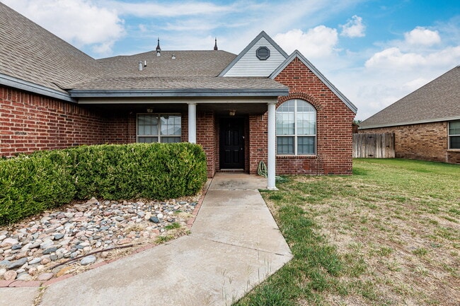Building Photo - Gorgeous 4 bed 2.5 bath!